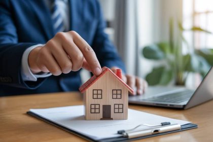 Comment l’assurance emprunteur influence le rachat de crédit immobilier en 2024